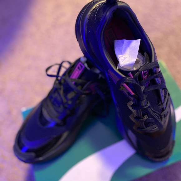 PUMA WOMEN’S RISE RAINBOW DASH SNEAKERS - Picture 5 of 8